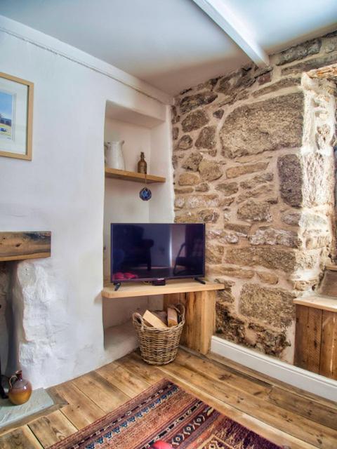 Knocker Cottage: Cozy 3-bedroom Retreat Near Beaches