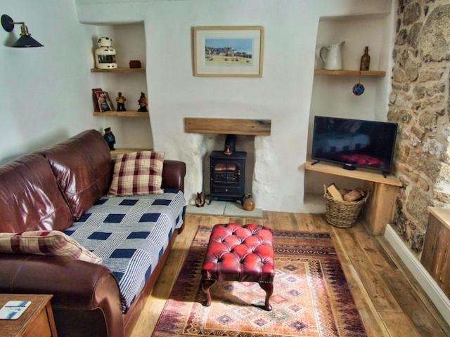 Knocker Cottage: Cozy 3-bedroom Retreat Near Beaches