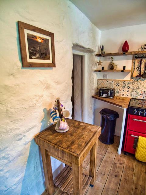 Knocker Cottage: Cozy 3-bedroom Retreat Near Beaches