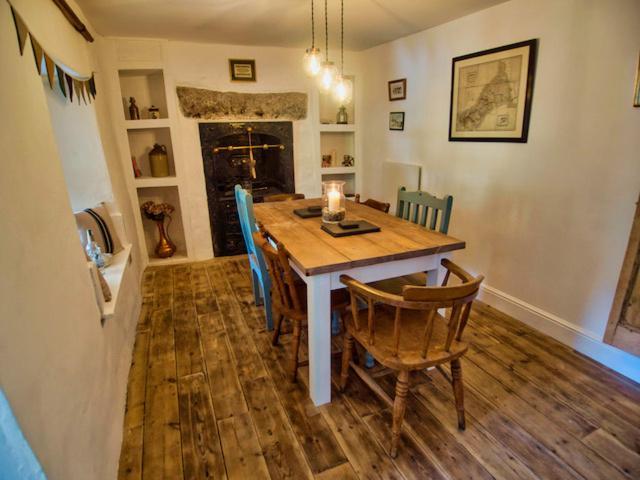 Holiday home Knocker Cottage: Cozy 3-bedroom Retreat Near Beaches