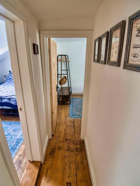 Holiday home Knocker Cottage: Cozy 3-bedroom Retreat Near Beaches *