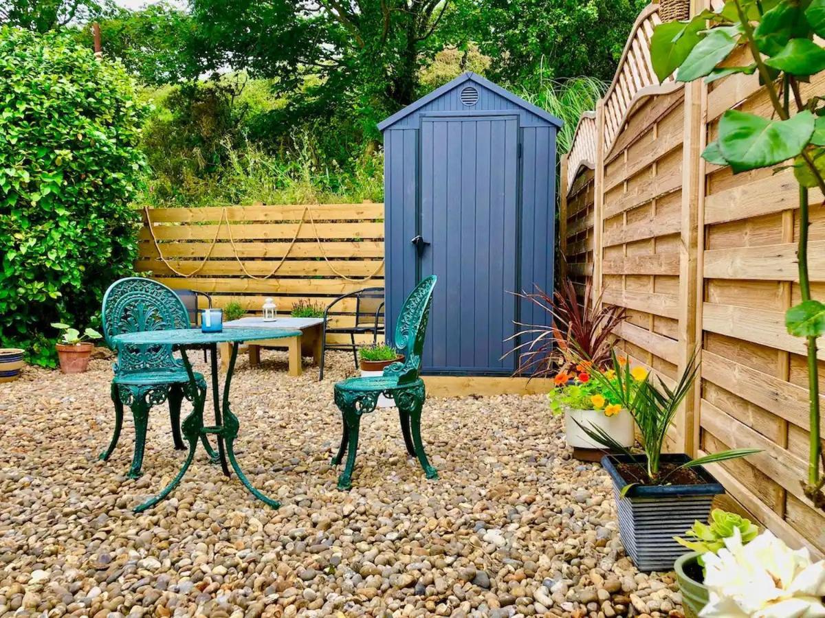 Holiday home Knocker Cottage: Cozy 3-bedroom Retreat Near Beaches *