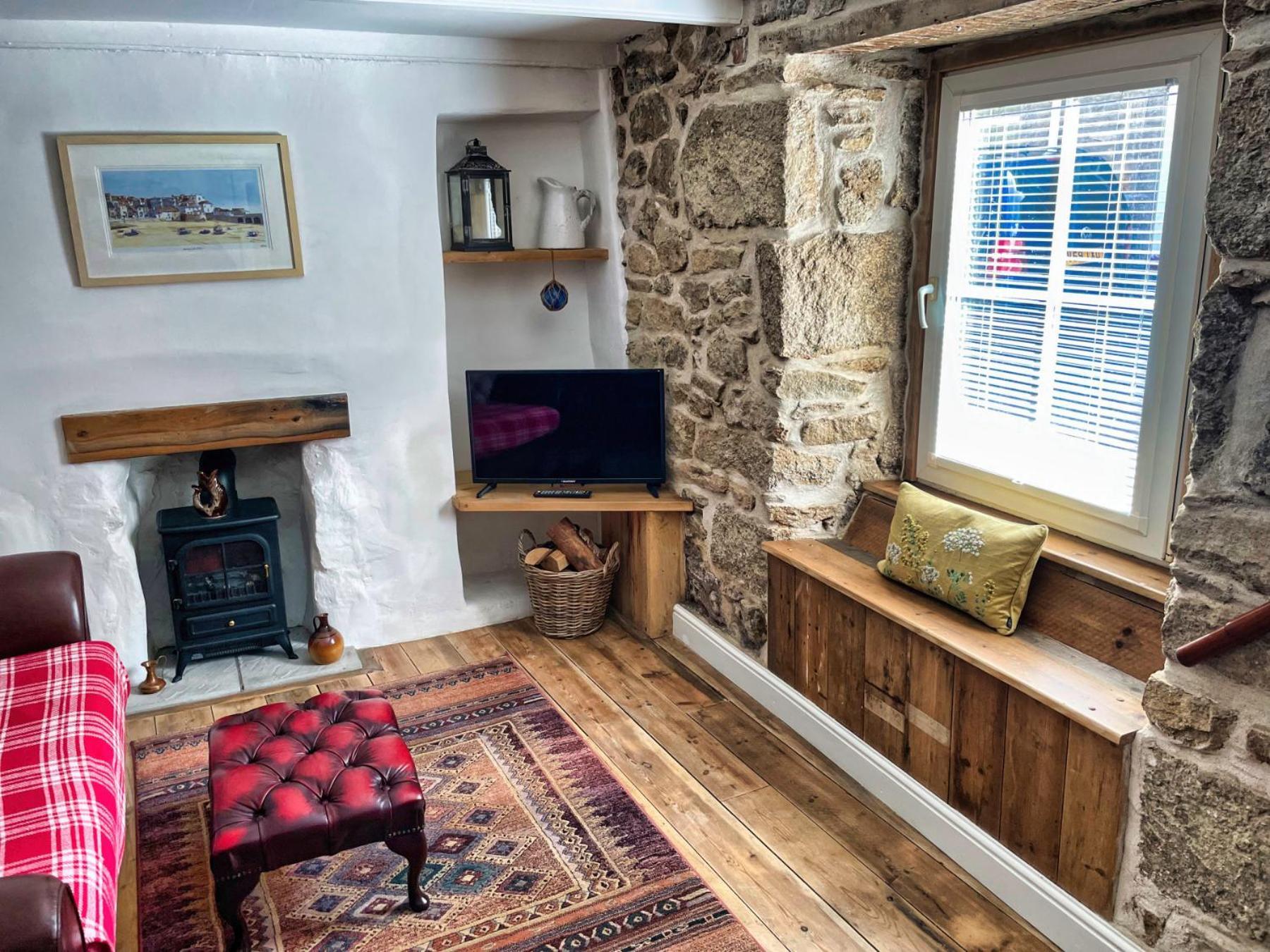 Knocker Cottage: Cozy 3-bedroom Retreat Near Beaches