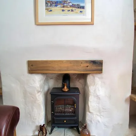 Knocker Cottage: Cozy 3-Bedroom Retreat Near Beaches Camborne Exterior photo