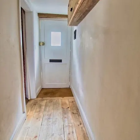 Knocker Cottage: Cozy 3-Bedroom Retreat Near Beaches Camborne Exterior photo