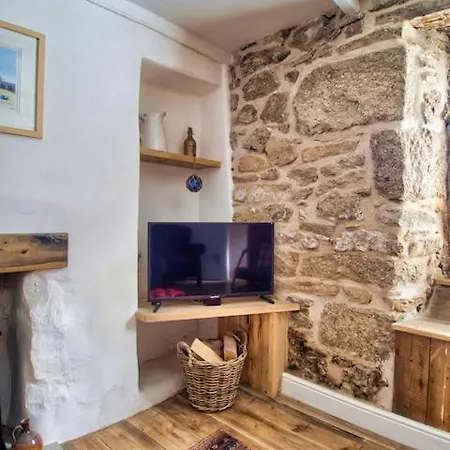 Knocker Cottage: Cozy 3-Bedroom Retreat Near Beaches Camborne Exterior photo