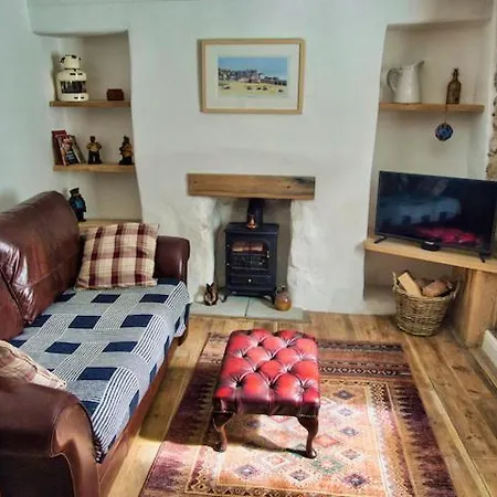 Knocker Cottage: Cozy 3-Bedroom Retreat Near Beaches Camborne Exterior photo