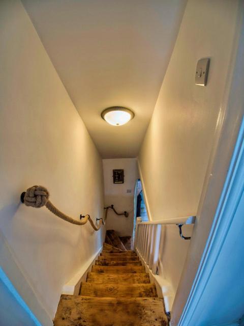 Knocker Cottage: Cozy 3-bedroom Retreat Near Beaches